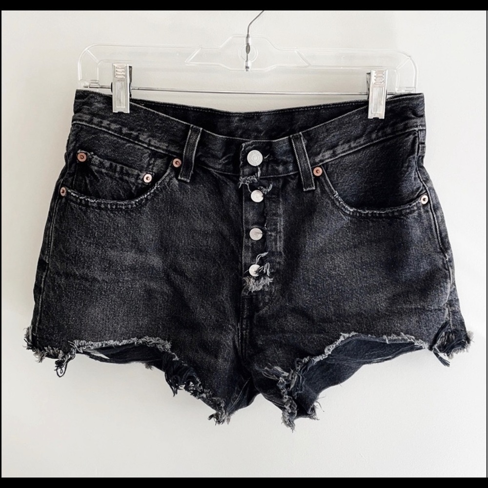Levi 501s. High waisted black. Size 27